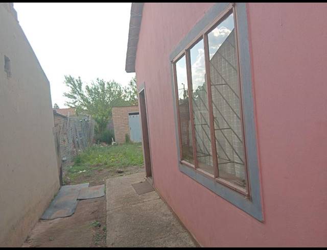 2 BEDROOM HOUSE FOR SALE IN VILLA LIZA